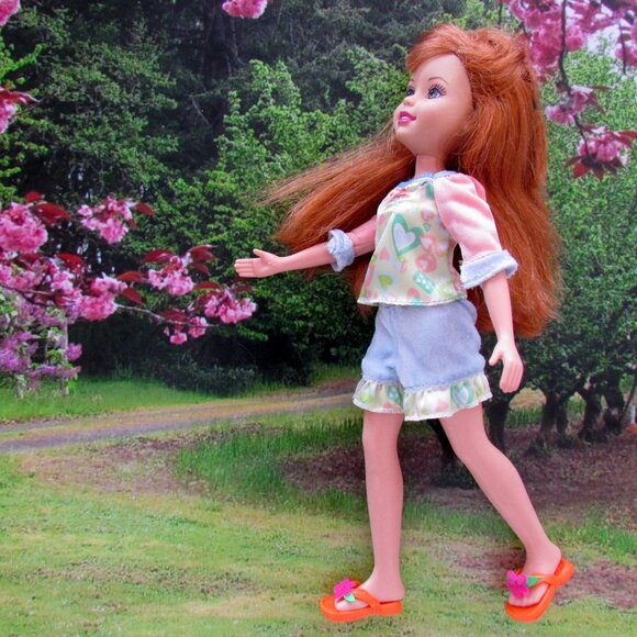 WEE 3 FRIENDS DOLL, LILA, + 2 OUTFITS: ORIGINAL CLOTHES, 10" CUTE REDHEAD - Picture 5 of 10